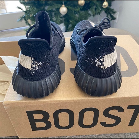 Yeezy Boost 350 V2 - Picture 4 of 8